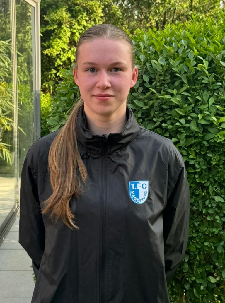 Isabell Reppin arbeitet mit dem FCM-Nachwuchs an der Lauftechnik. Foto: FCM / Almuth Steinhoff