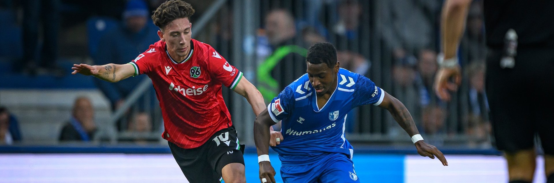 Bryan Teixeira (rechts) im Zweikampf mit Jannik Rochelt