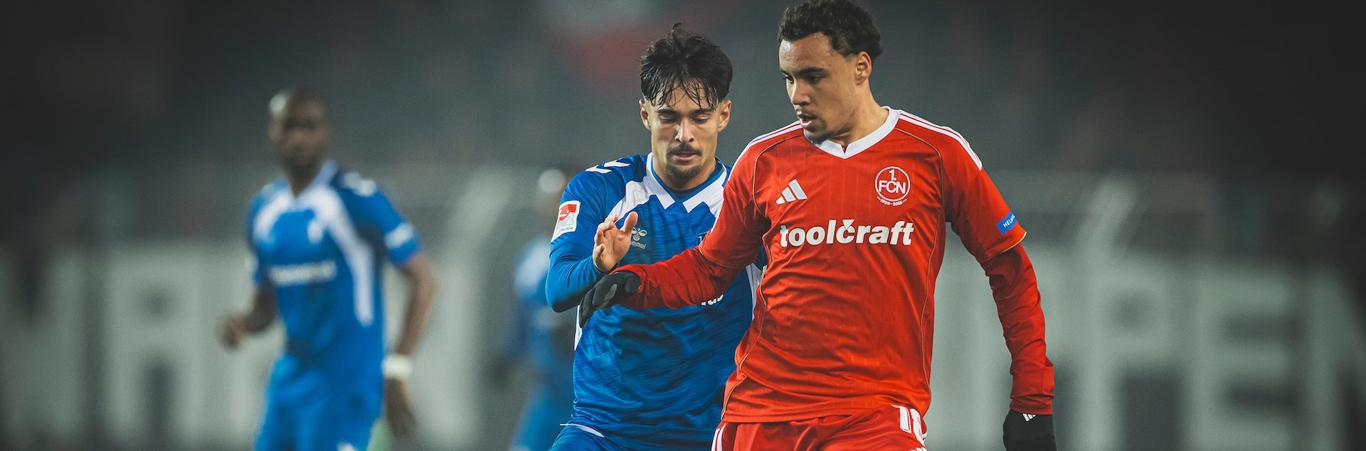 Laurin Ulrich (links) im Hinspiel gegen Nürnberg