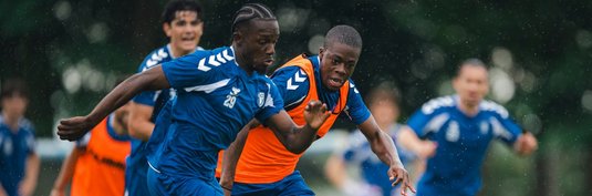 Richmond Tachie (links) im Duell mit Pierre Nadjombe