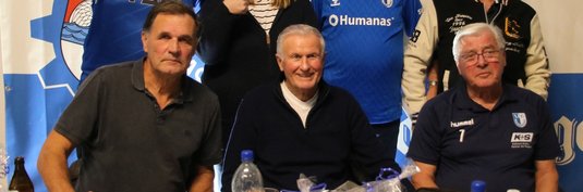 Dirk Stahmann, Jürgen Brennecke und Wolfgang Seguin (vorne, von links nach rechts) beim Fanabend in Angern