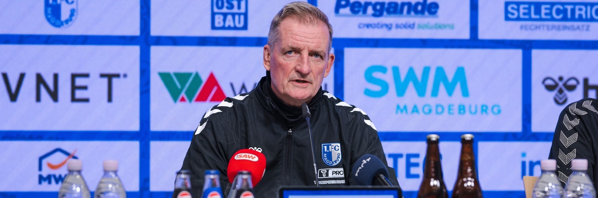 Trainer Petrik Sander bei der PK