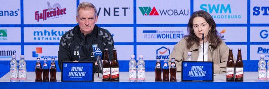 Trainer Petrik Sander (links) mit Pressesprecherin Kristina Richter