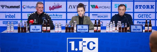 Von links: Trainer Petrik Sander, Pressesprecherin Kristina Richter und Sportchef Otmar Schork