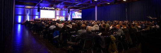 Die Mitgliederversammlung in den Messehallen