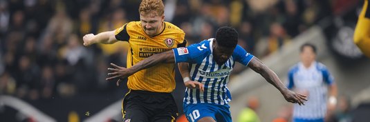 Momo Kwarteng (rechts) im Zweikampf mit Robert Wagner