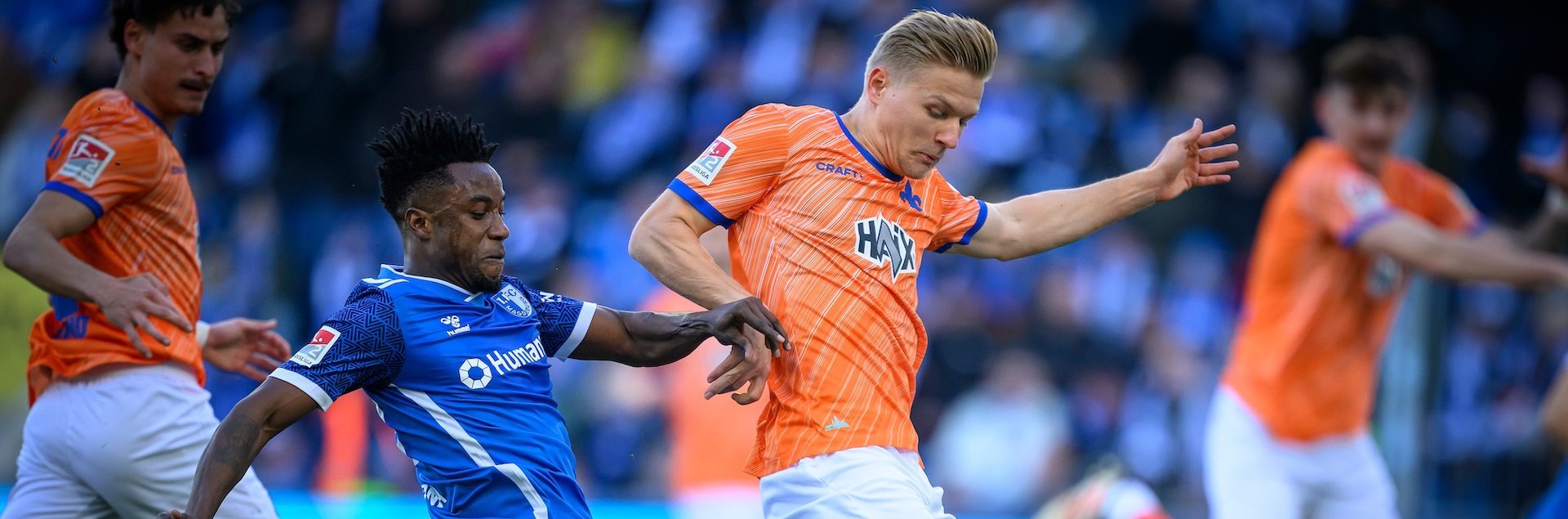 Lubambo Musonda (links) im Zweikampf mit Andreas Müller