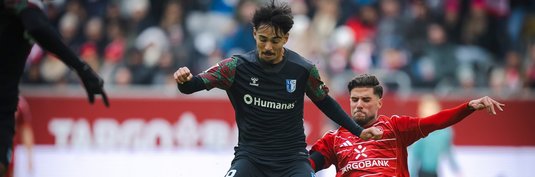 Laurin Ulrich (Mitte) im Hinspiel in Düsseldorf