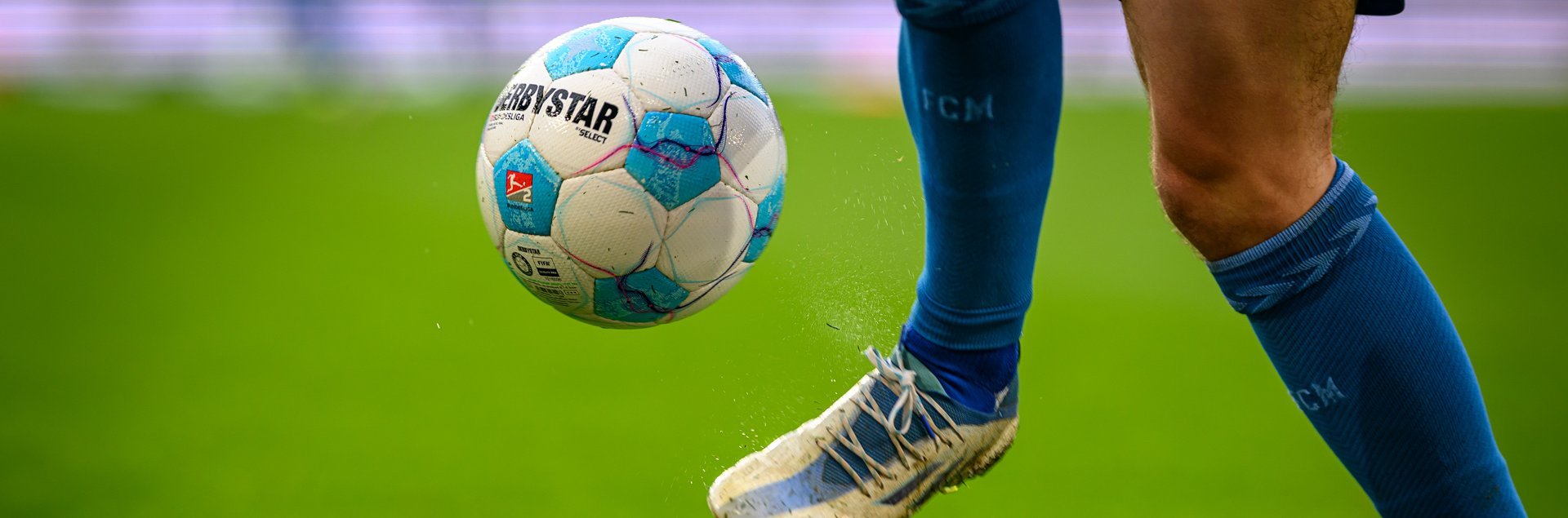 Ball am Fuß eines Spielers