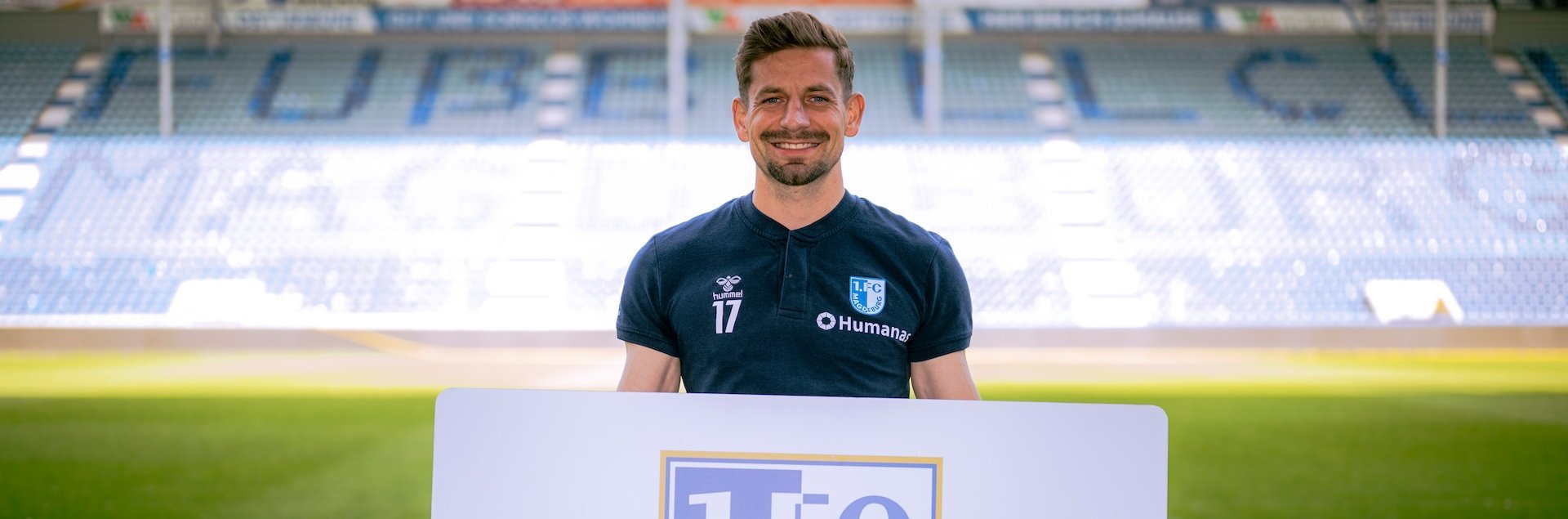 Alexander Nollenberger mit der Dauerkarte 2025/26