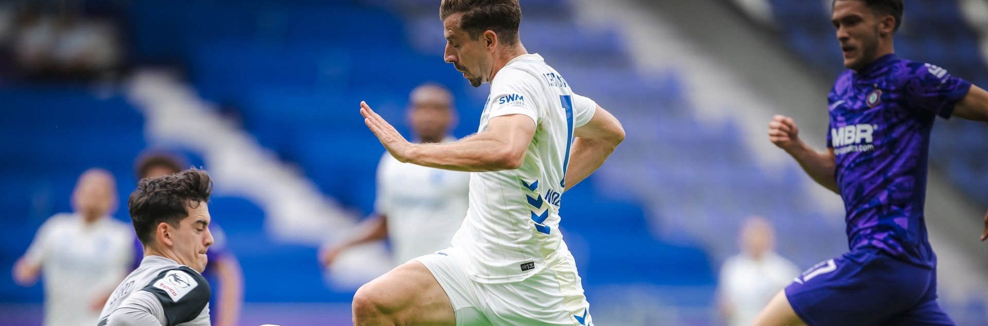 Alexander Nollenberger (Mitte) im Testspiel in Aue