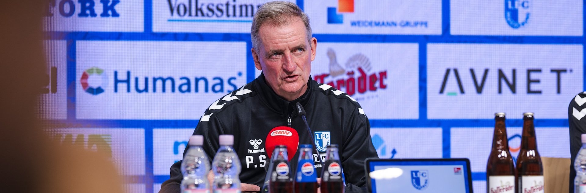 Petrik Sander auf der PK vor dem Spiel in Düsseldorf.