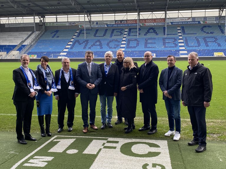 Die Partner des Pape-Cup nach der Auslosung.