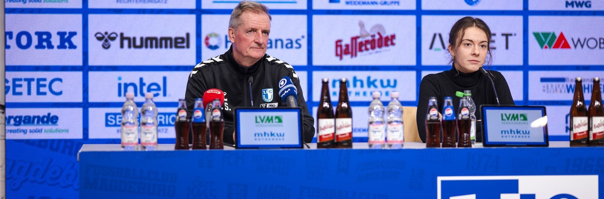 Trainer Petrik Sander (links) und Pressesprecherin Kristina Richter