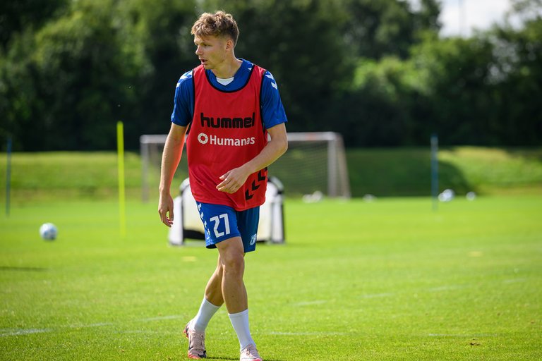 Im Trainingslager in Bad Wörishofen bereitet sich Philipp Hercher mit dem Team auf die neue Saison vor.