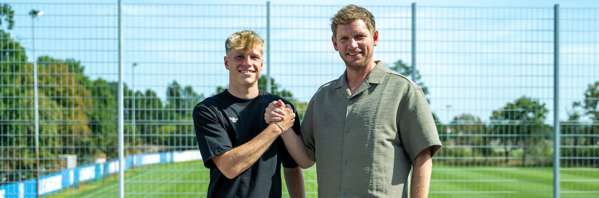 Leon Mergner (links) mit Sportdirektor Peer Jaekel