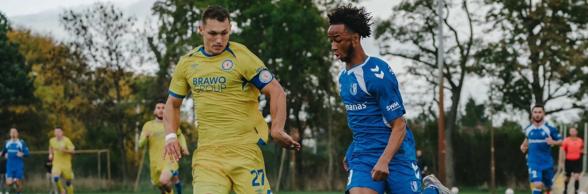 Kandet Diawara (rechts) im Duell gegen Sven Köhler