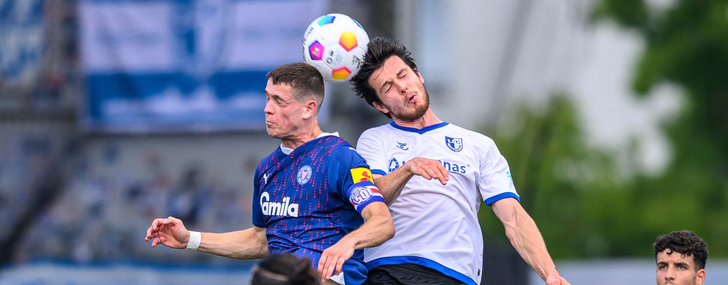 Der 1. FC Magdeburg im Duell mit Holstein Kiel.