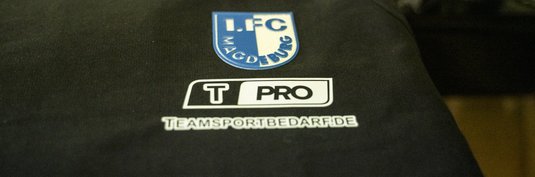 Teamsportbedarf.de übernimmt das Präsentationsrecht auf der offiziellen Trainerbekleidung