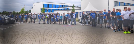 Schlange vor der Avnet Arena
