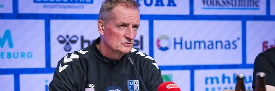 Interimstrainer Petrik Sander bei der PK