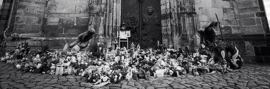 Gedenken vor der Johanniskirche in Magdeburg
