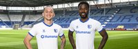 Baris Atik(links) und Daniel Heber im neuen Heimtrikot
