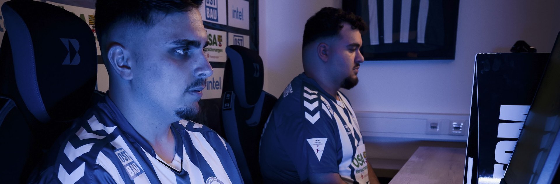 Ali und Onur im E-Sport-Raum an der Konsole