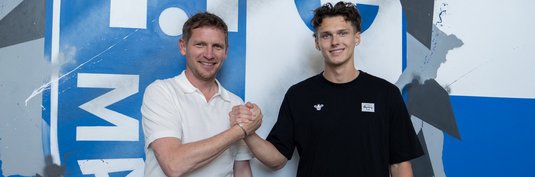 Kevin Manthey (rechts) mit FCM-Sportdirektor Peer Jaekel