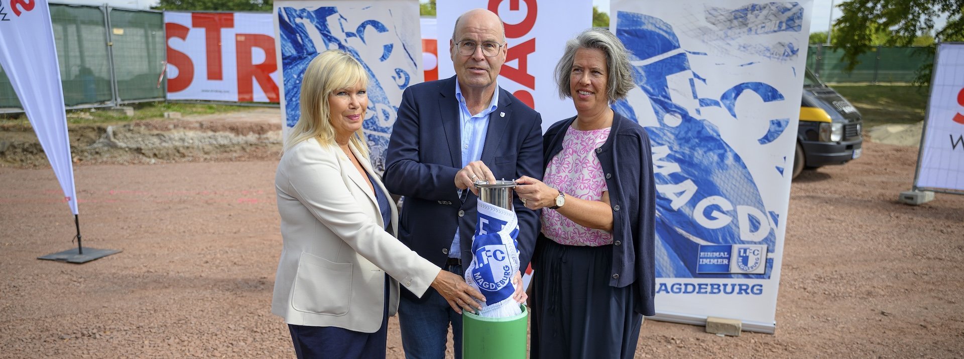FCM-Präsident Dr. Jörg Biastoch (Mitte) mit Innenministerin Dr. Tamara Zieschang (rechts) und Oberbürgermeisterin Simone Borris