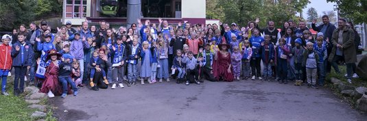 Gemeinsames Gruppenfoto in der Seilbahnen Thale Erlebniswelt