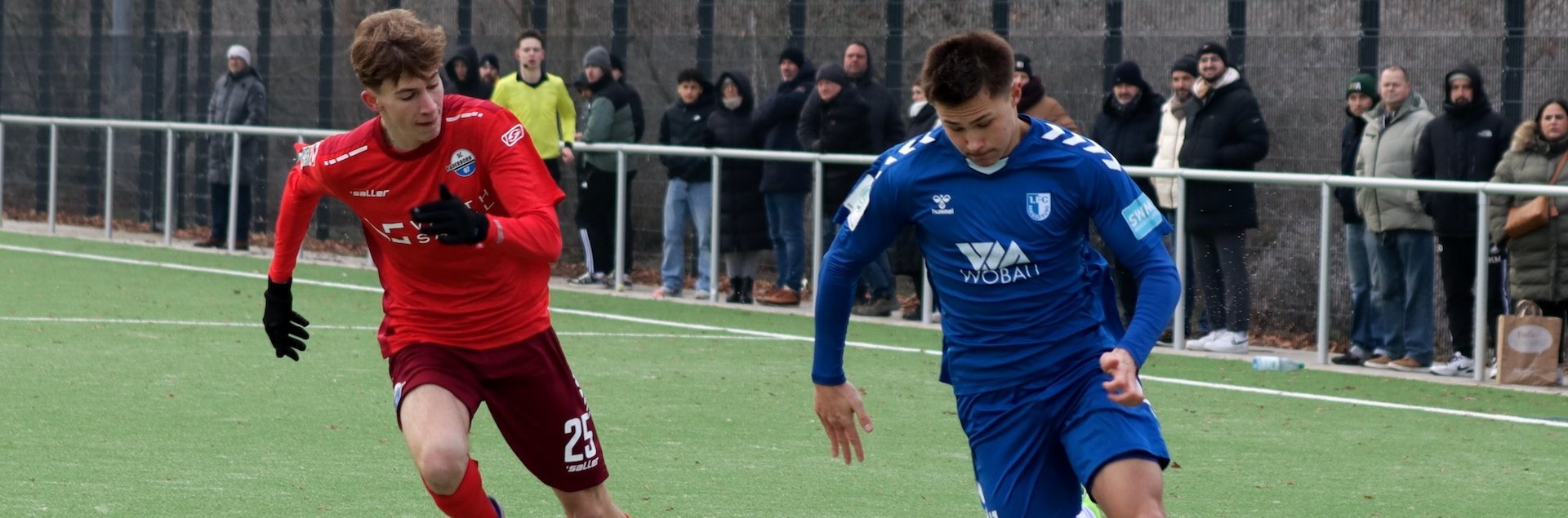 Zweikampf beim Testspiel der U17