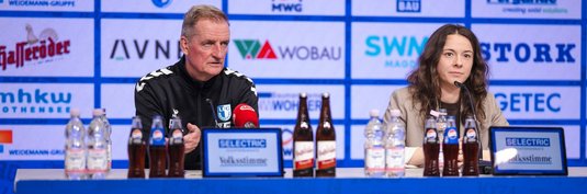 Trainer Petrik Sander (links) und Pressesprecherin Kristina Richter