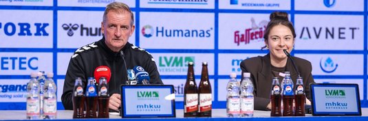 Trainer Petrik Sander (links) und Pressesprecherin Kristina Richter