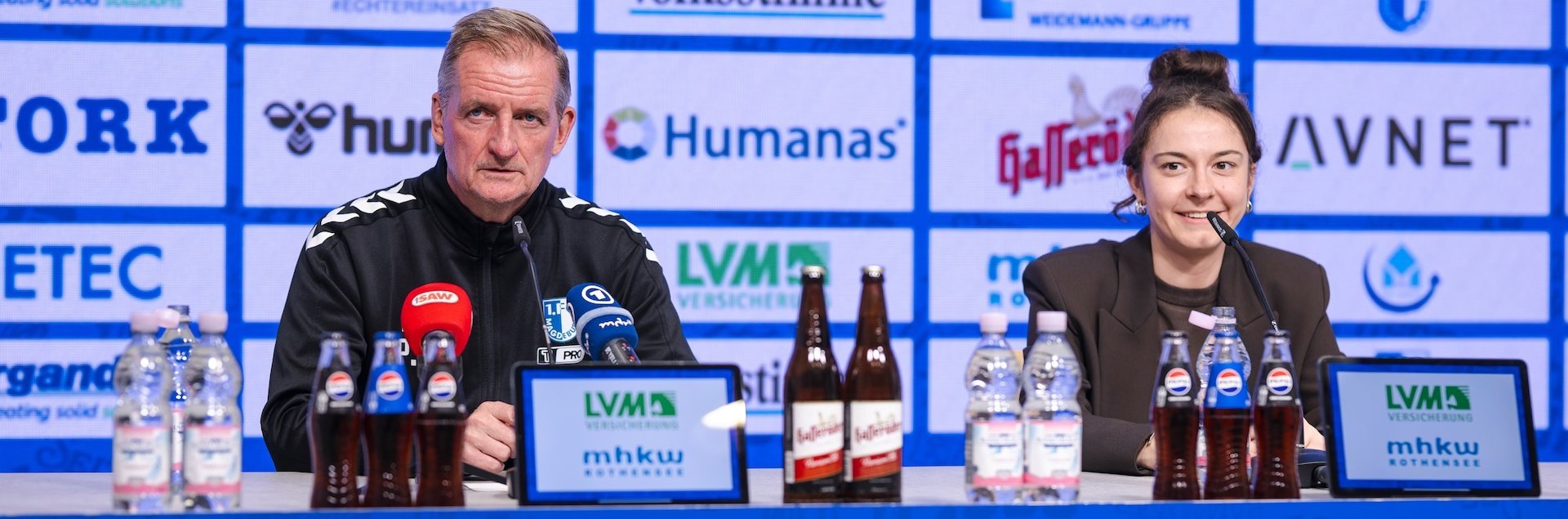 Trainer Petrik Sander (links) und Pressesprecherin Kristina Richter