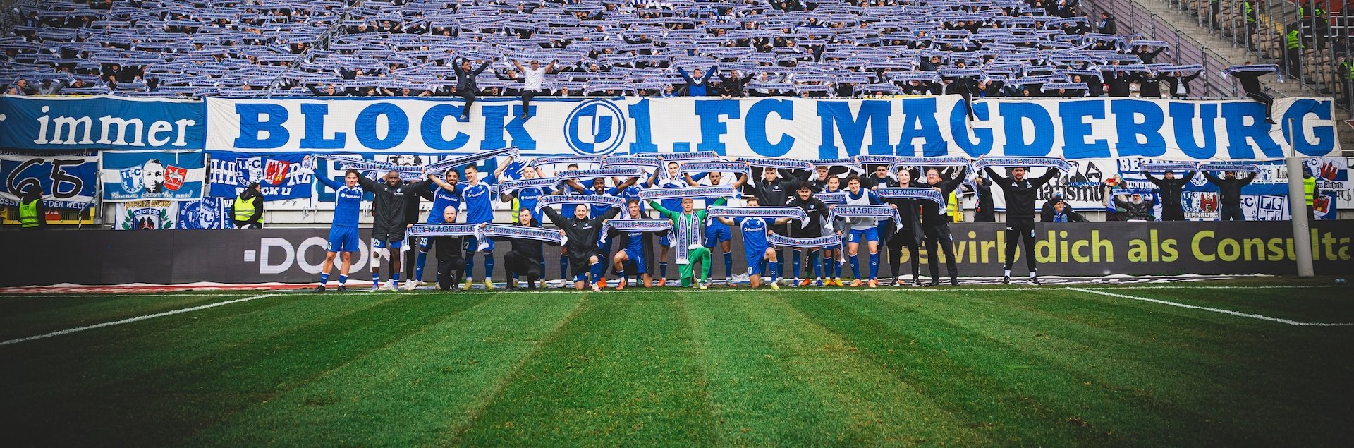 Gemeinsames Bild mit den Fans vor der Kurve