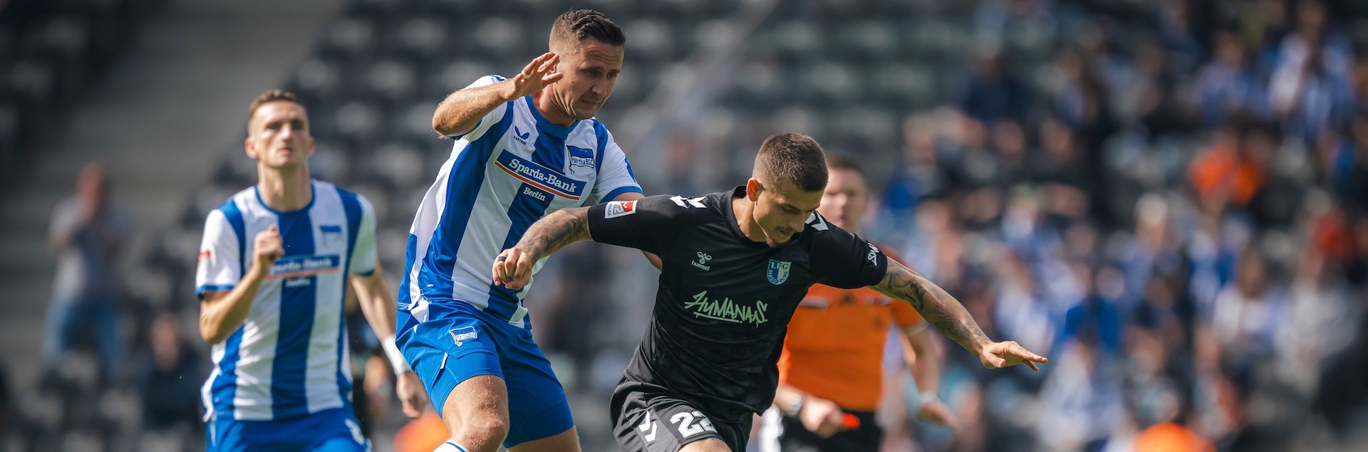 Mateusz Żukowski (rechts) im Duell mit Paul Seguin