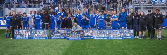 Gemeinsames Gruppenbild nach dem Spiel