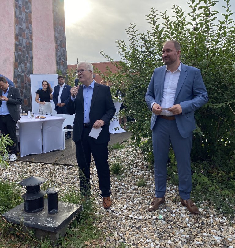 Bernd Weidemann (links) und Robert Weidemann (rechts) bei der Eröffnung der Veranstaltung. Fotos: FCM / Manuel Holscher