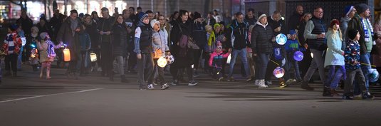 Blau-Weißer Laternenumzug