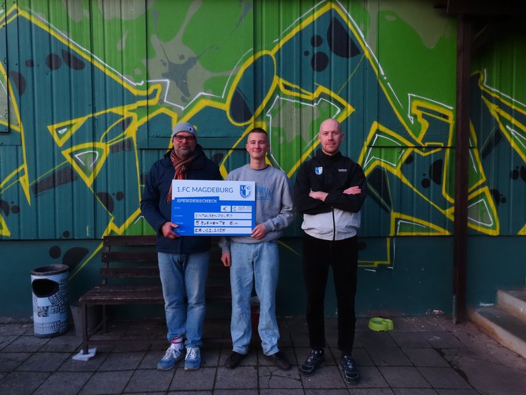 Spendenübergabe an 5 Elemente e.V..