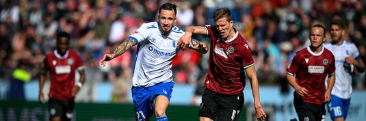Falko Michel (links) beim Spiel in Hannover im März 2025