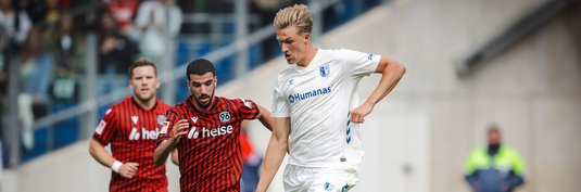 Luka Hyryläinen (rechts) im Duell mit Hannover im vergangenen Jahr