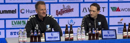 Cheftrainer Markus Fiedler (links) und Pressesprecher Manuel Holscher