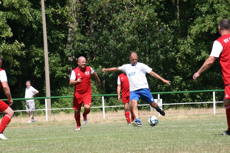 Dirk Baumann (am Ball) kehrte nach mehr als 18 Monaten wieder zurück.
