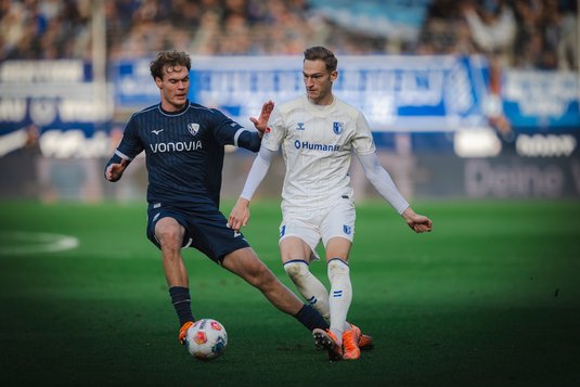 Maximilian Breunig (rechts) im Zweikampf im Spiel