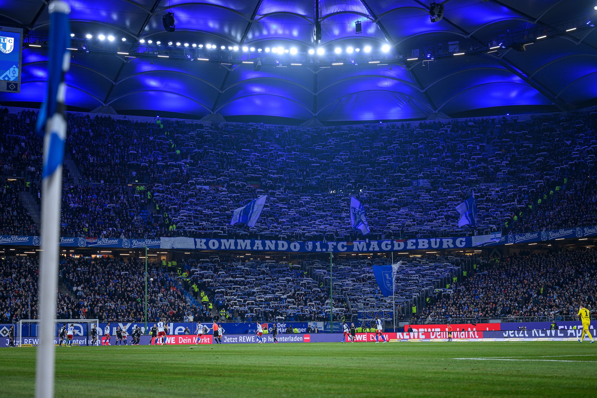 Viele Clubfans unterstützten den FCM beim Auswärtsspiel im Hamburger Volksparkstadion.