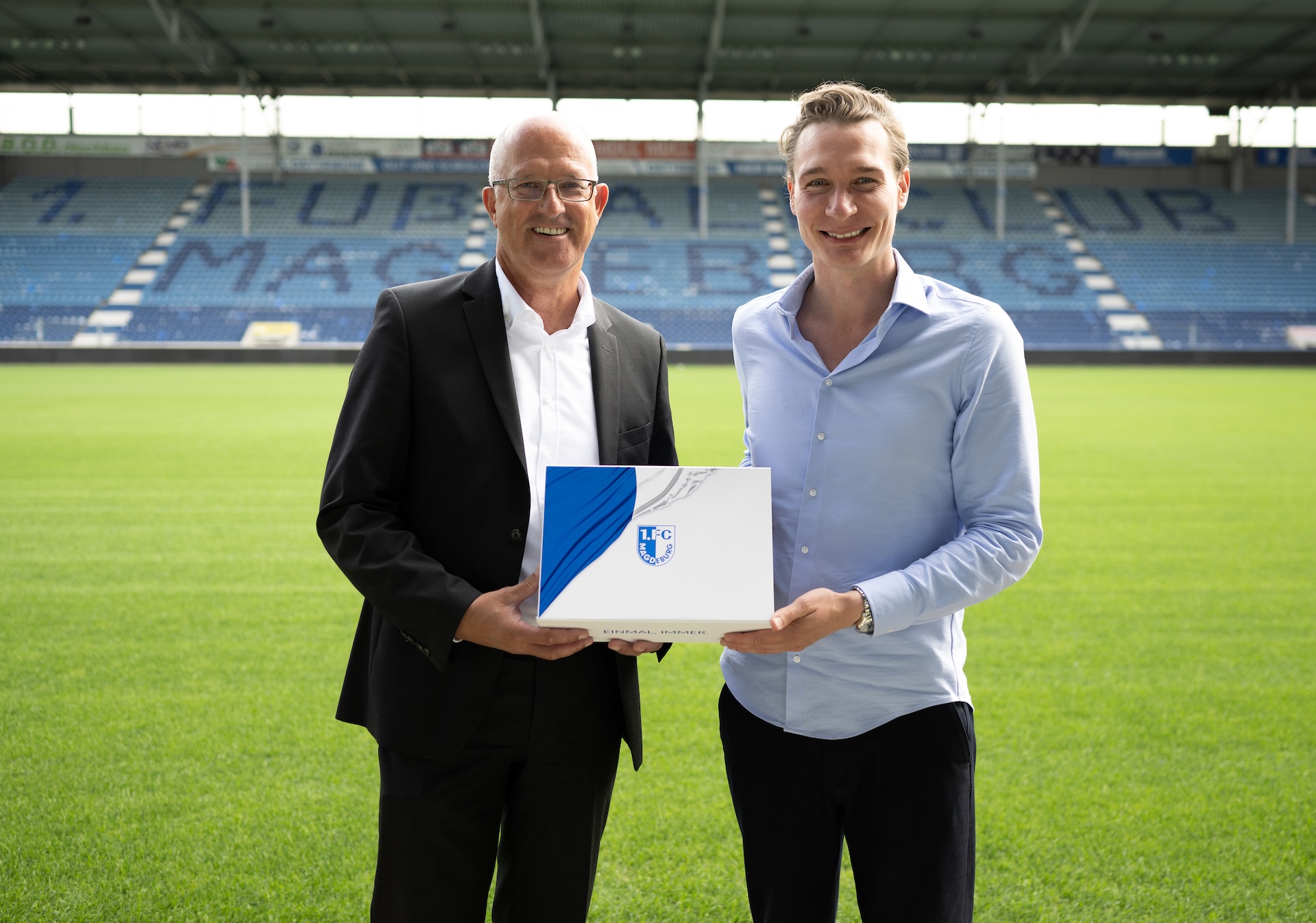 MDCC-Geschäftsführer Guido Nienhaus (links) und Martin Geisthardt, kaufmännischer Geschäftsführer des 1. FC Magdeburg.