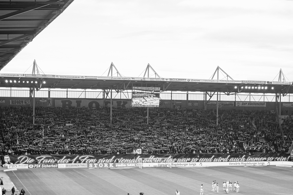 Choreografie der Clubfans in Gedenken an Hannes.