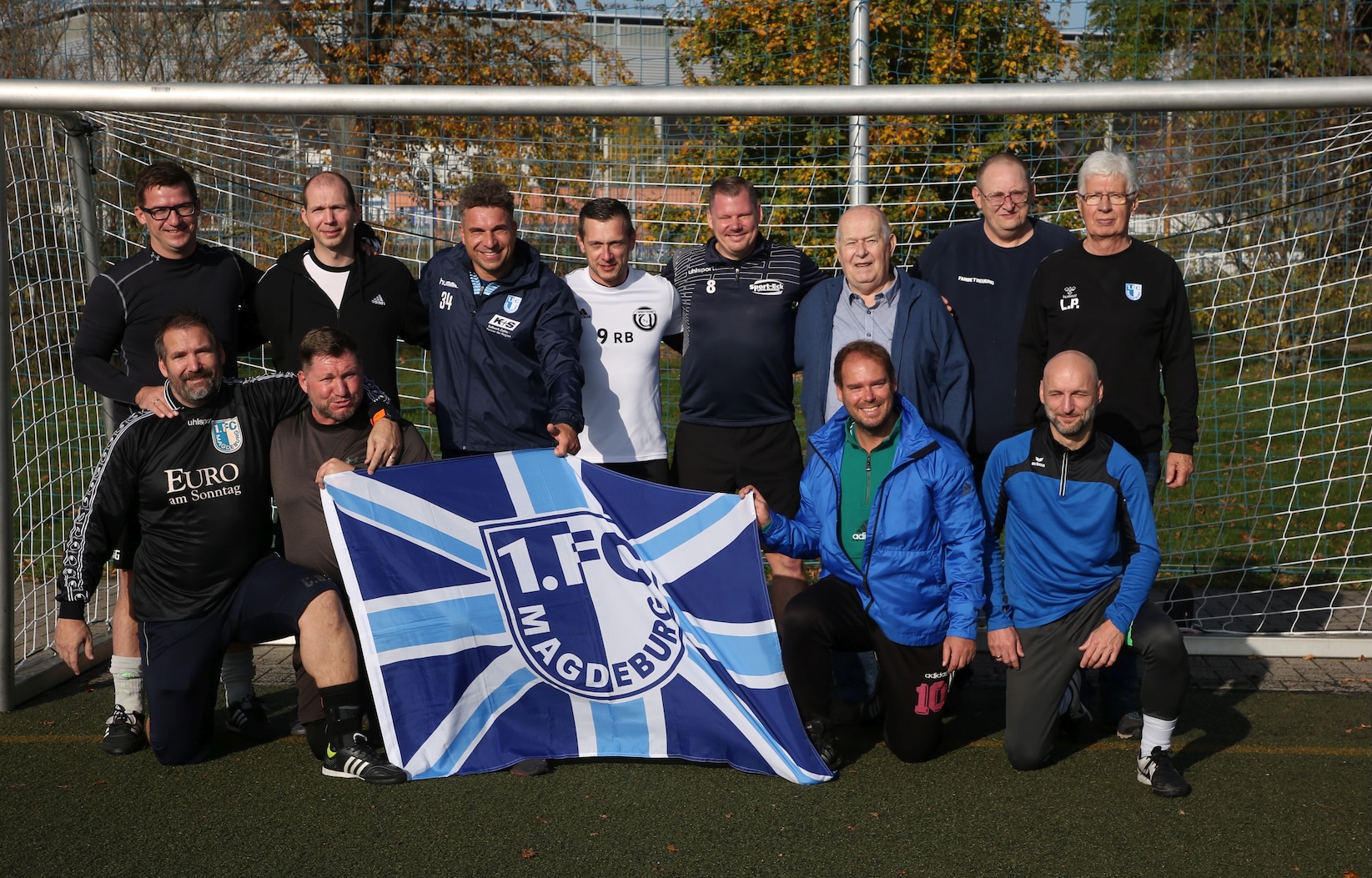 Am Samstag traf sich das Team bereits am Platz an der Avnet Arena.